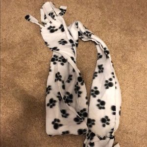 Paw scarf
